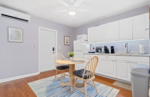 South Pinellas Community Council Apartment | Charming 1-bedroom apartment in amazing St. Petersburg with AC, WiFi,Dog OK!