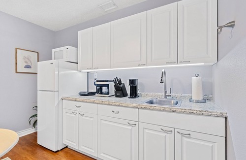 South Pinellas Community Council Apartment | Charming 1-bedroom apartment in amazing St. Petersburg with AC, WiFi,Dog OK!