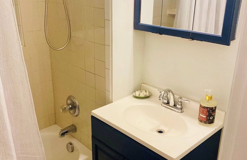 Portsmouth House | Charming 1-Bedroom 1-Bath Unit with Beautiful Riverfront Sunsets in Portsmouth