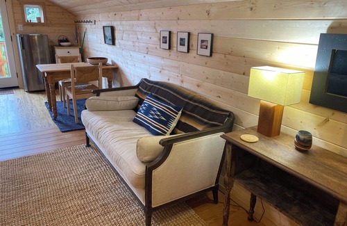 Bellingham Apartment | Charming 1-bedroom 2nd story apartment with WiFi, AC in beautiful Bellingham