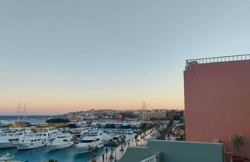 Sakkala Apartment | Charming 1-bedroom apartment with AC,Large terrace overlooking the red sea marin