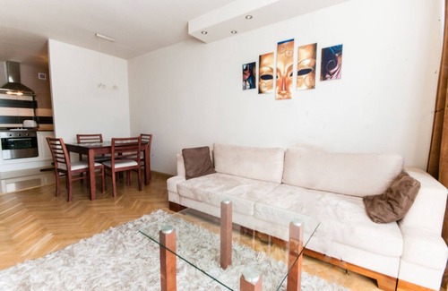 Centrum Apartment | Charming 1-bedroom apartment in lovely Warszawa with WiFi, AC