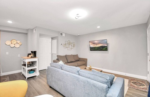 Riverside Terrace Apartment | Charming 1-bedroom apartment in serene Houston with AC