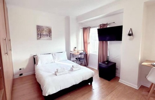 Chelsea Riverside Apartment | Charming 1-bedroom apartment in wonderful London with AC
