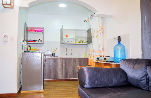 Diani Beach House | Charming 1 bedroom apartment 2 minutes drive/5 minutes walk to Diani beach
