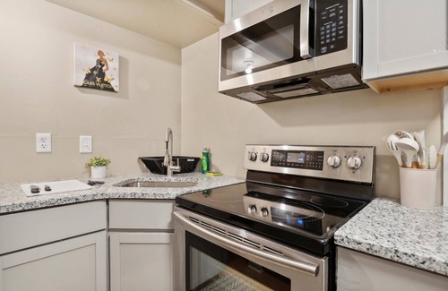 Glasgow Apartment | Charming 1-bedroom apartment with AC, WiFi in delightful Newark