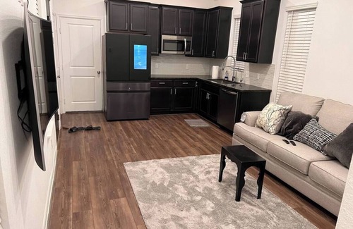 Clodine House | Charming 1-bedroom building in terrific Richmond with WiFi, AC & parking garage