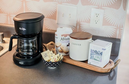 West Ashley Cottage | Charming 1-bedroom cottage in amazing Charleston