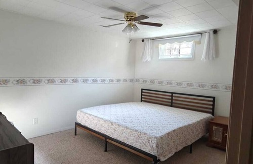 Lethbridge House | Charming 1-bedroom house with AC, WiFi in enchanting Lethbridge