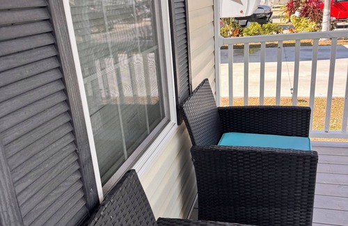 Bayshore Gardens Cottage | Charming 1-bedroom cottage in a rv resort community near IMG Academy