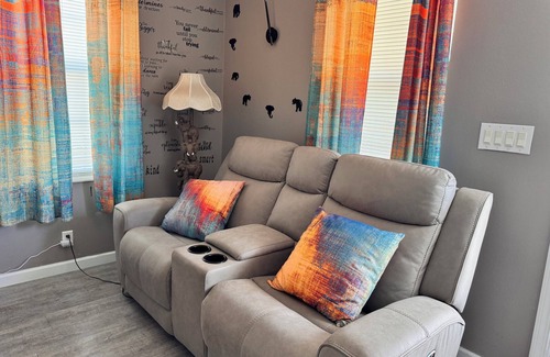 Bayshore Gardens Cottage | Charming 1-bedroom cottage in a rv resort community near IMG Academy