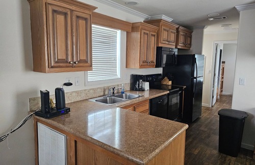 Bayshore Gardens Cottage | Charming 1-bedroom cottage in delightful Bradenton with fitness room, AC