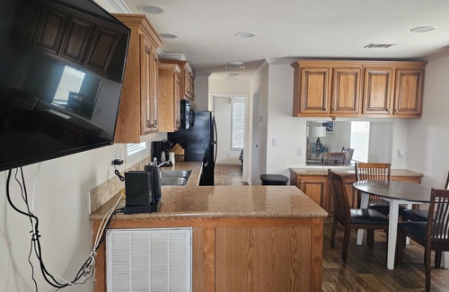 Bayshore Gardens Cottage | Charming 1-bedroom cottage in delightful Bradenton with fitness room, AC