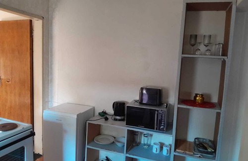 Lyttelton Manor Cottage | Charming 1-bedroom cottage in cool Centurion with WiFi