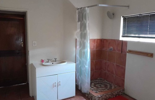 Lyttelton Manor Cottage | Charming 1-bedroom cottage in cool Centurion with WiFi