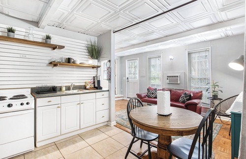 Virginia Highland Cottage | Charming 1-bedroom cottage with WiFi, Parking Near Piedmont Park and Beltline