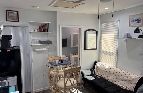 Hanover Cottage | Charming 1-bedroom cottage with AC, WiFi in downtown Hanover, PA