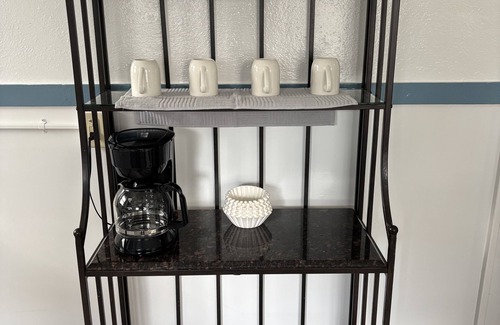 Rawlins House | Charming 1-bedroom Duplex with AC, WiFi, Gym access etc.