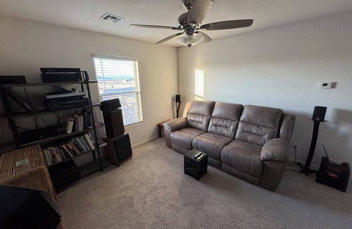 Kingman House | Charming 1-bedroom first floor room in fantastic Kingman with WiFi, AC Air #Bed