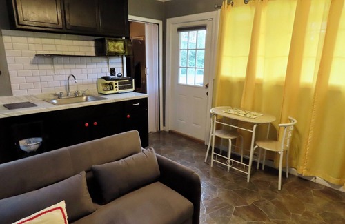 Glenwood House | Charming 1-bedroom house with WiFi and AC in Glenwood