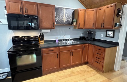 Hanover House | Charming 1-bedroom house - 2beds - in delightful Hanover with WiFi, AC