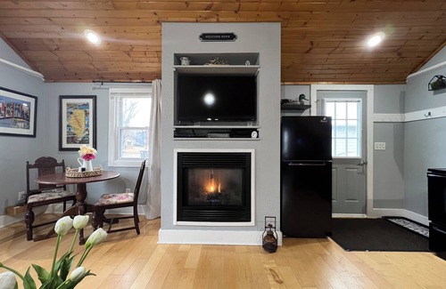 Hanover House | Charming 1-bedroom house - 2beds - in delightful Hanover with WiFi, AC