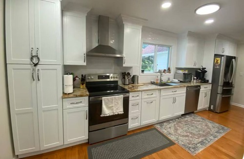 New Castle Other | Charming 1 bedroom in New Castle with parking.