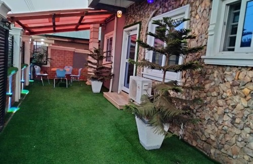 Adentan Cabin | Charming 1-bedroom lodge in superb Accra with AC