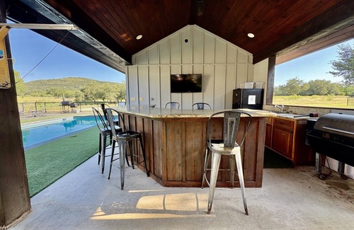 Sabinal House | Charming 1-bedroom pool house in lovely Concan with AC and out door kitchen.