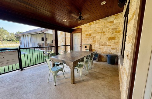 Sabinal House | Charming 1-bedroom pool house in lovely Concan with AC and out door kitchen.