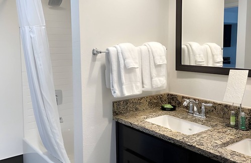 Table Rock Resort | Charming 1-bedroom resort in awesome Branson with fitness room,