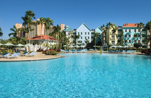 Paradise Island Resort | Charming 1-bedroom resort in beautiful Nassau with fitness room, AC