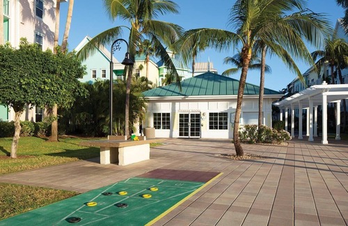 Paradise Island Resort | Charming 1-bedroom resort in beautiful Nassau with fitness room, AC