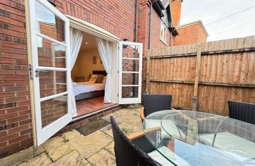 Warwick Town Centre House | Charming 1-Bedroom Retreat in the Heart of Warwick