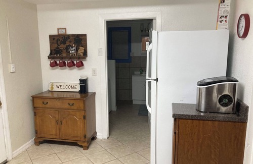 Masaryktown Cottage | Charming 1-bedroom cottage in delightful Brooksville with AC, WiFi