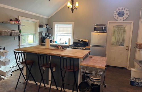 Town of Delaware Cottage | Charming 1-bedroom cottage with WiFi, AC in enchanting Kenoza Lake area.