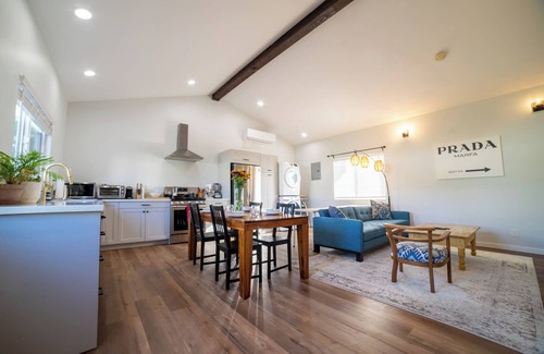 Los Angeles House | Charming 1-bedroom house with backyard in fabulous Los Angeles. Dog friendly!