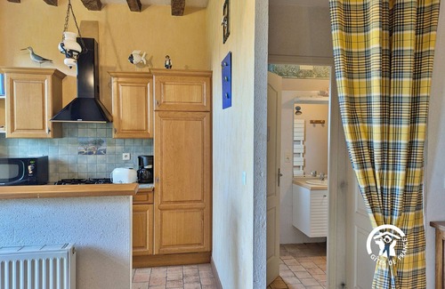 Bonchamp-les-Laval Cottage | Charming 16th-Century Cottage with Private Lake near Laval