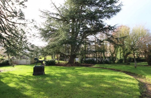 L'Aigle Cottage | Charming 19th-century manor house with large park in the center of L'Aigle