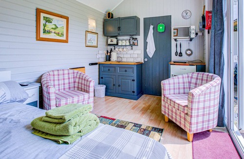 Upper Beeding Apartment | Charming 1BR Apartment in Upper Beeding, Perfect for Cycling Enthusiasts!