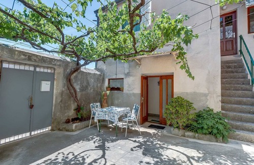 Veli Losinj Apartment | Charming 1BR Apartment for Two with Pet-Friendly Touch