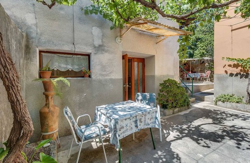 Veli Losinj Apartment | Charming 1BR Apartment for Two with Pet-Friendly Touch