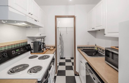 Downtown Seattle Apartment | Charming 1BR Great Walkability & Amenities, Dog Ok