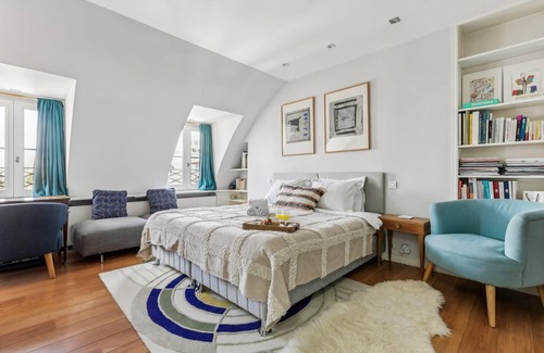Quartier de la Place-Vendome Apartment | Charming 1BR near Tuileries & Louvre