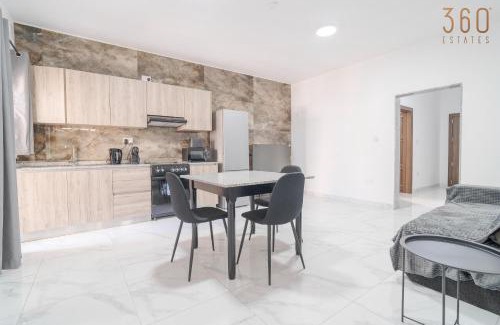Tarxien Apartment | Charming 1BR with comfy bed with WIFI & AC in Tarxien