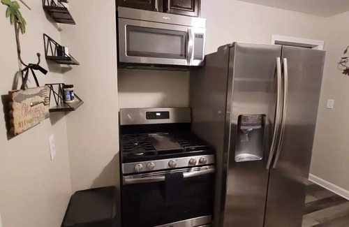 Austintown House | Charming 2 bd Pet Friendly Austintown Home