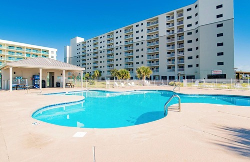Fort Morgan Condo | Charming 2 bed/2bath condo right on beach of Gulf Shores-Kiva Dunes golf course.