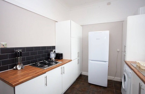 Giffnock Apartment | Charming 2 Bed Flat in Giffnock