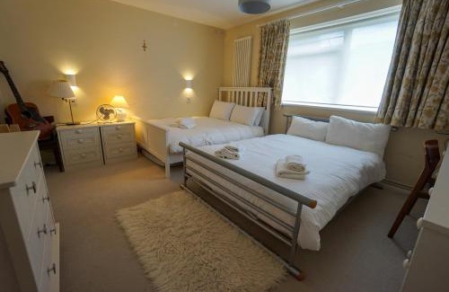 East Finchley House | Charming 2-Bed House near Hampstead Heath Garden