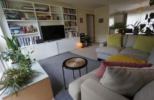 East Finchley House | Charming 2-Bed House near Hampstead Heath Garden